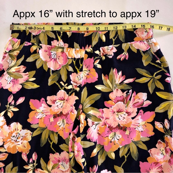 LOFT Floral Lightweight Wide Leg Pants (M) - Picture 6 of 14